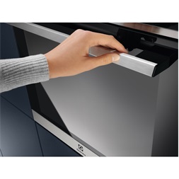 Electrolux EOE7P31X fekete, beépíthető, sütőtér: 72L, grill, légkeverés, pirolitikus, sütő