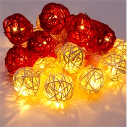 Iris Gömb alakú fonott/rattan/4m/fehér + piros/20db LED-es/3xAA elemes fényfüzér, fénydekoráció