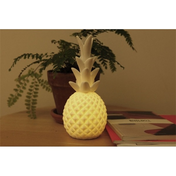 Kikkerland LT14-EU ananász porcelán lámpa