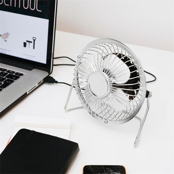Kikkerland US143-SI-EU ezüst, 15 cm, USB-s asztali ventilátor