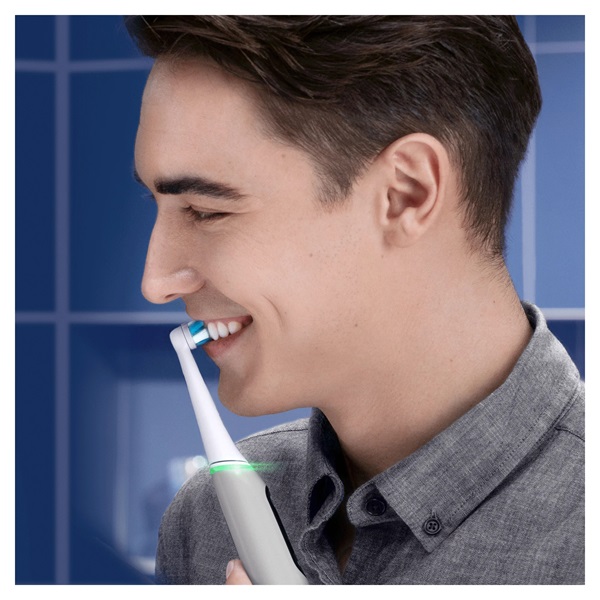 Oral-B iO Series 6 opálszürke elektromos fogkefe