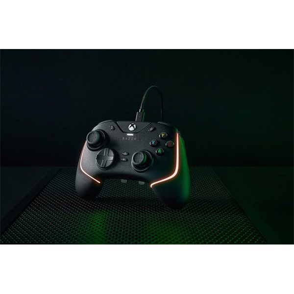 Razer RZ06-04010100-R3M1 Wolverine V2 Chroma Xbox Series X|S/Xbox One/PC vezetékes fekete kontroller