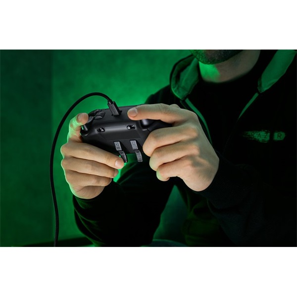 Razer RZ06-04010100-R3M1 Wolverine V2 Chroma Xbox Series X|S/Xbox One/PC vezetékes fekete kontroller