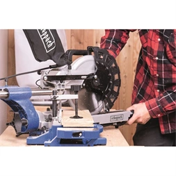 Scheppach HM 254 - gérvágó fűrész húzófunkcióval és lézerrel